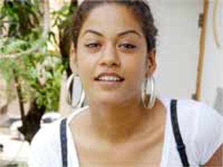 అది కూడా చూపించాలా? ముమైత్