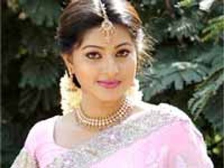 ‘పెళ్ళి’ హీరోయిన్స్ కేనా? హీరోలు చేసుకోరా?