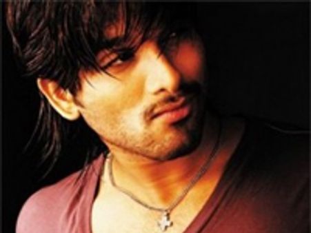 'ఆర్య-2'ని ముంచే పనిలో...