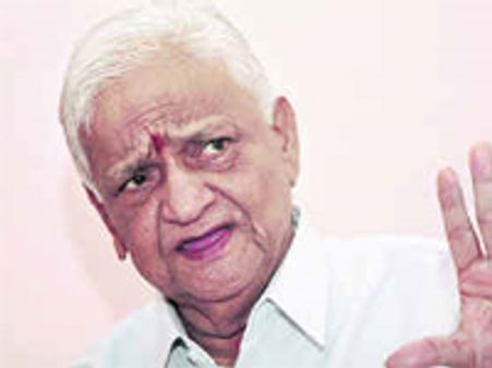 అల్లు అర్జున్ చేతులమీదుగా పద్మనాభంకు అవార్డు ప్రధానం