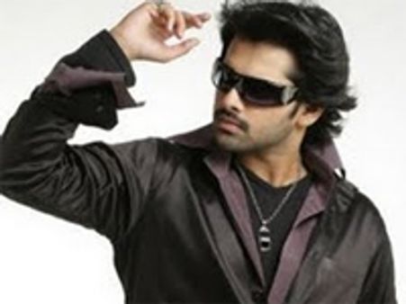 ఏ గ్రూప్ కి చెందను..రామ్