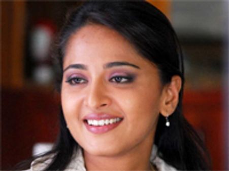 సముద్ర దర్ళకత్వంలో అనూష్క..పంక్షాక్షరి