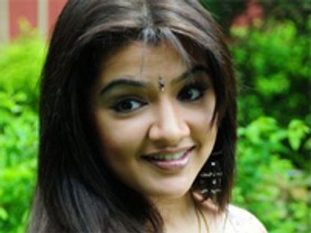 ఆ హీరోయిన్ చైన్ స్మోకర్?