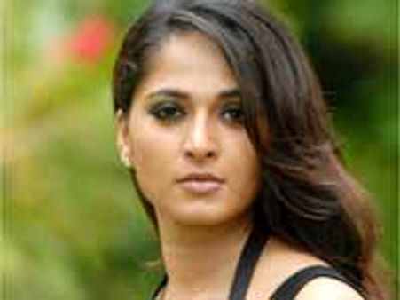 అనూష్కకి వీసా సమస్య