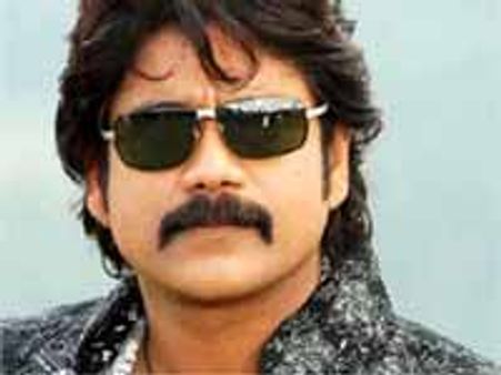 రైల్లోనే నాగార్జున...