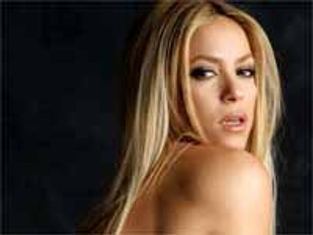 అదరగొడుతున్న 32 ఏళ్లు ఆంటీ -షకీరా