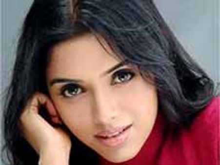 అసిన్ ను ఏం చేసిన అప్పటి వరకే నట!