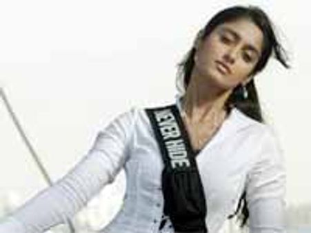 ఇలియానా..ఆల్టర్ నేటివ్ హిట్