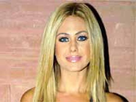 తన పోర్న్ వీడియోలకై యుద్దం చేస్తోన్న తార- షాన్ సాండ్