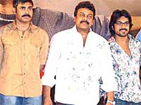 ముఖం చాటేసిన మెగాస్టార్ ఫ్యామిలి !