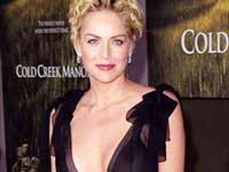 బ్రా లెస్ బ్లౌజ్ తెచ్చిన స్టార్ డమ్