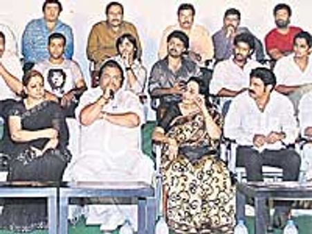 బాధితుల కోసం టాలీవుడ్ స్టార్ నైట్