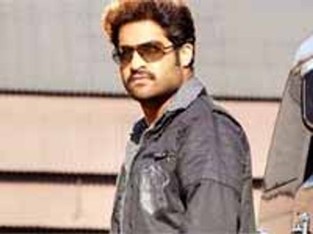 హీరోయిన్స్ కి ఎన్టీఆర్ పిలుపు