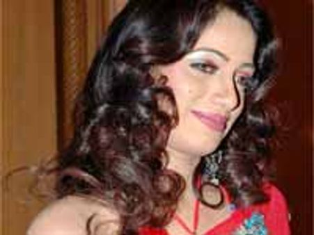 హొయలొలికించే నెరజాణ ఉదయభాను!