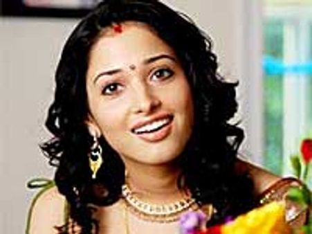 కోటి పాతిక తో లిప్ కిస్??