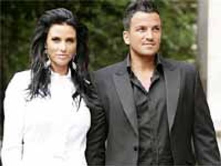 విడాకులని సంబరంగా జరుపుకుంటున్న గాయకుడు