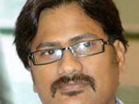 ఆయన తీస్తూండటమేనా..రిలీజులుండవా?