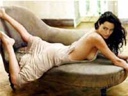 లెస్బియన్ ఏంజలీనా ఆమెను భయపెట్టిందట