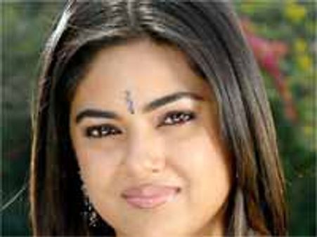 నమిత నిర్మాతలతో కుమ్మక్కై ..మీరా చోప్రా