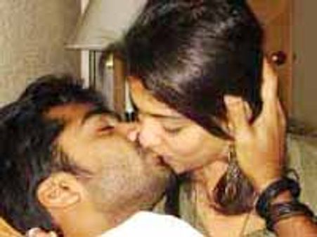 నయనకు శింబు ఇచ్చింది? ప్రభుదేవా ఇవ్వలేదా??