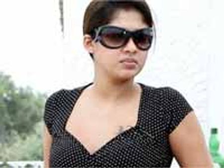 బ్లూ ఫిలిం సీడిపై నయనతార ఎందుకుంది?