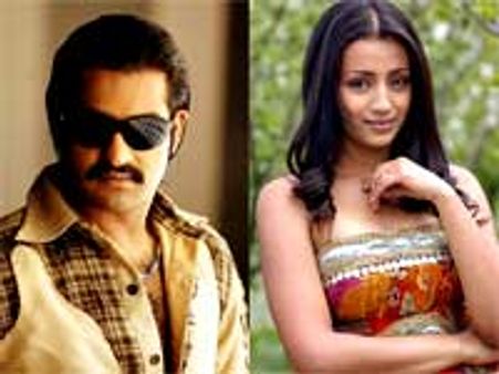 త్రిషతో తొలిసారిగా ఎన్టీఆర్ ఆటా..పాట