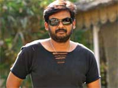 ఏక్ నిరంజన్ కామిడీ ట్రాక్ ను తొలిగించమన్న పూరి