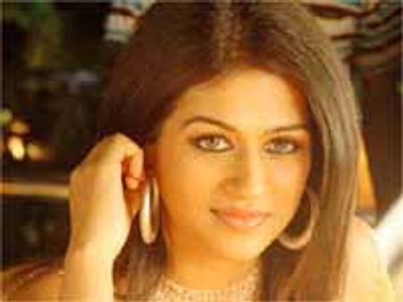 గ్రేట్ డైరెక్టర్ తో హమ్మింగ్ చేసిన శ్రద్ధా కి దాంట్లో కూడా టాలెంట్ ఉందంటా?