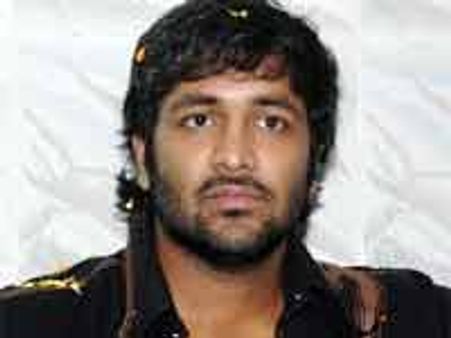 విష్ణు తుండుగుడ్డ దెబ్బకి జడుసుకొంటున్న టాలీవుడ్ జనం!!?