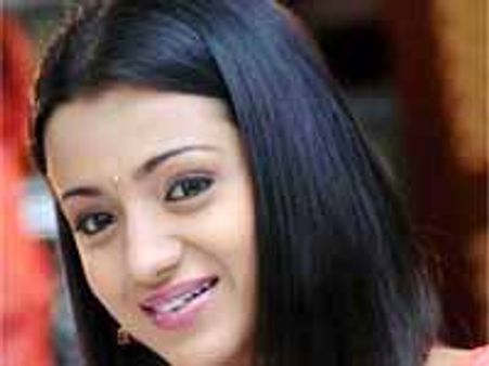 స్టార్ హీరోకి త్రిష ఖరీదైన గిప్ట్