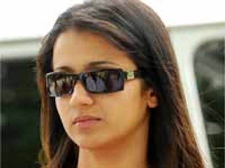 త్రిష ఆ మాయలో పడి వ్యాల్యూ పోగొట్టుకొంటోంది?