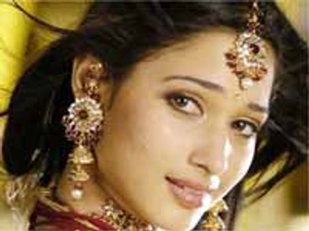 హ్యాపీ గర్ల్ తమన్నా..బాలీవుడ్ ఎంట్రీ?