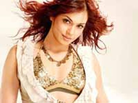 నాగార్జున నాయిక ఖల్లాస్ గర్ల్ కి కళ్యానమంట!