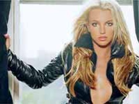 బ్రిట్నీ స్పియర్స్ కూడా వారికి దొరికిపోయింది..!!