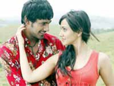 కుర్రాళ్ళు రావటం కష్టమే(కుర్రాడు రివ్యూ)