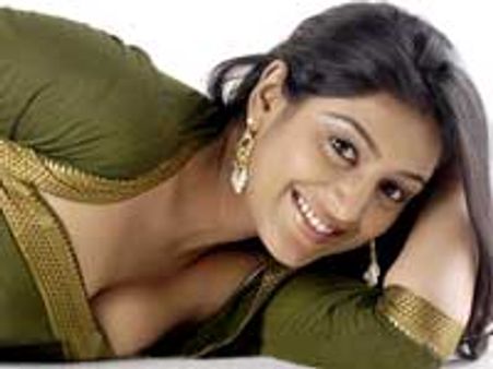 కె.విశ్వనాధ్ కొత్త చిత్రం 'సుమధరం' హీరోయిన్ ఆమె?