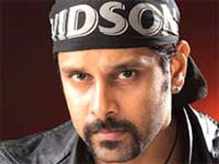 వరద బాధితులకు హీరో విక్రమ్..రియల్ హీరో