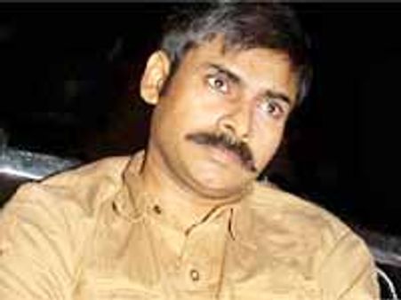 పవర్ స్టార్ పవన్ కళ్యాణ్ మాట నిలబెట్టుకొంటున్నాడా?