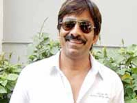 హీరో ‘రవితేజ’ పై పోలీస్ డేగ కన్ను!