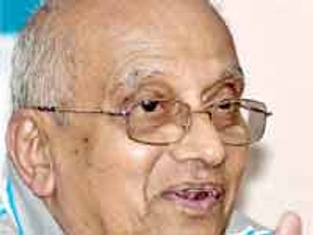 అవన్నీ సినిమాలో ఇరికించాల్సిరావటం వల్లే..సింగీతం శ్రీనివాసరావు