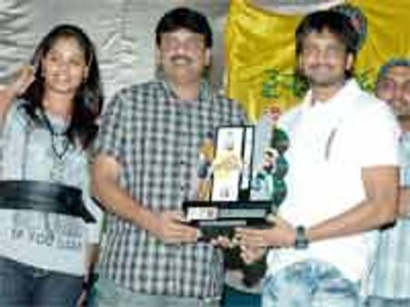 ‘బంపర్ ఆఫర్’ ట్రిపుల్ ప్లాటినం డిస్క్