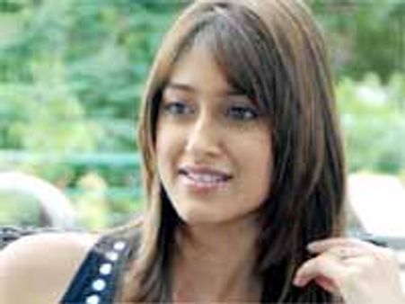 అందరికీ షాకిస్తున్న ఇలియానా ఫ్యాన్ క్లబ్