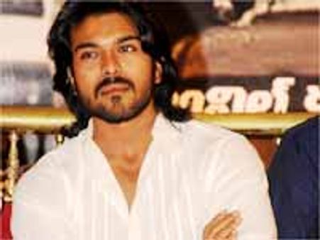 రామ్ చరణ్ పై పడి ఏడుస్తున్న తమిళ హీరోలు!?