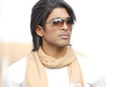 రామ్ చరణ్, పవన్ కన్నా అల్లు అర్జున్ బెటర్?