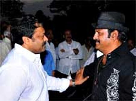 ‘చిరు’ ని కంటిచూపుతో చంపేసిన మోహన్ బాబు