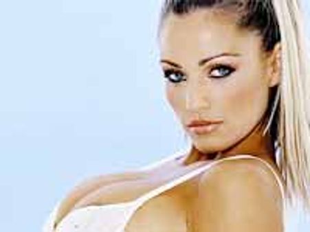 తనవి బయటపెడతాడేమోనని భయపడుతోంది...!!