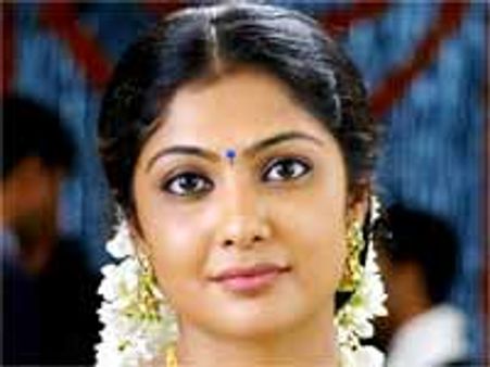 హీరోయిన్ కమలినీ ముఖర్జికి ఎమ్ ఎల్ ఎ పదవి!?