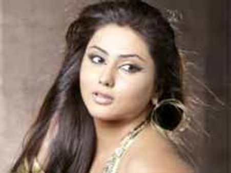 ఆ మాయ మాటలు నమ్మే మోసపోయా...నమిత