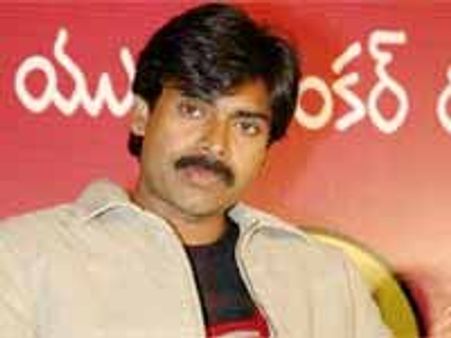 పంజా విసురుతున్న పవన్ కళ్యాణ్ మెగాస్టార్ కిరీటం అధిరోహిస్తాడా?