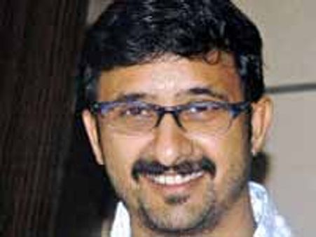 తేజ కొత్త చిత్రం 'అటు-ఇటు' లో నటించాలని ఉన్నవారికై...